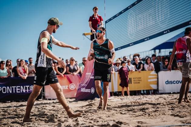 Beach Volleyball Men German Championships 2025 Timmendorfer Strand 06 09 2025 f l Benedikt Sagstetter and Jonas Sagstetter cheer Timmendorfer Strand Ahmann Hager Arena Schleswig Holstein Germany