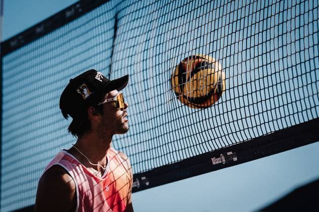 Beach Volleyball Men German Championships 2025 Timmendorfer Strand 06 09 2025 Niklas Held looks at the ball on the other side Timmendorfer Strand Ahmann Hager Arena Schleswig Holstein Germany