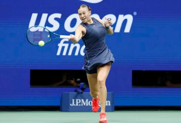 Amanda Anisimova hits a return to Aryna Sabalenka of Belarus in the first set in the Women s Finals of the 2025 US Open Tennis Championship in Arthur Ashe Stadium at the USTA Billie Jean King National Tennis Center in Flushing Meadows, New York on Saturday, September 6, 2025.  NYP20250906107 JOHNxANGELILLO