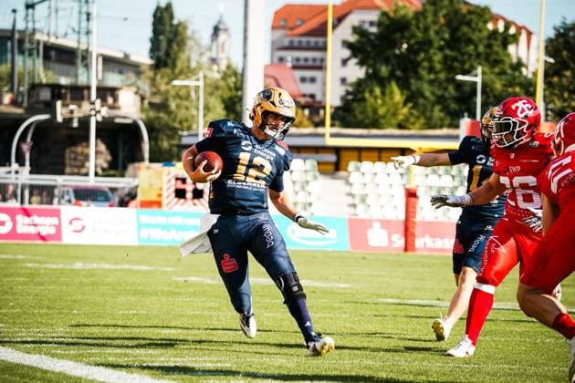 Justin Miller (Dresden Monarchs, 12) running with the ball, Ülar Titma (Potsdam Royals, 26) running towards him, Monarchs vs Potsdam Royals, American Football, Erima GFL, Week 18, 2025, 06.09.2025, Copyright: xFootxBowl PatrickxKlixx