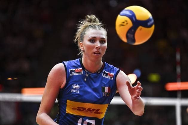 Italy v Brazil - FIVB Women’s World Volleyball Championship BANGKOK, THAILAND - SEPTEMBER 06: Sarah Luisa Fahr (19) of Italy in action during the FIVB Women’s Volleyball World Championship, WM, Weltmeisterschaft semi-final match between Italy and Brazil at Huamark Indoor Stadium in Bangkok, Thailand, on September 06, 2025. Mustafa Hatipoglu Anadolu Bangkok Thailand. Editorial use only. Please get in touch for any other usage.  Copyright: x2025xAnadoluxMustafaxHatipoglux