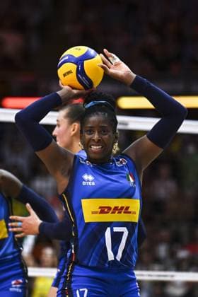 Italy v Brazil - FIVB Women’s World Volleyball Championship BANGKOK, THAILAND - SEPTEMBER 06: Myriam Fatime Sylla (17) of Italy in action during the FIVB Women’s Volleyball World Championship, WM, Weltmeisterschaft semi-final match between Italy and Brazil at Huamark Indoor Stadium in Bangkok, Thailand, on September 06, 2025. Mustafa Hatipoglu Anadolu Bangkok Thailand. Editorial use only. Please get in touch for any other usage.  Copyright: x2025xAnadoluxMustafaxHatipoglux