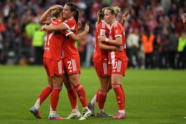 Klara Bühl 17 FC Bayern , Vanessa Gilles 2 Bayern , Magdalena Eriksson 5 FC Bayern and Franziska Kett 20 Bayern celebrate the victory after the first matchday of the Google Pixel Womens Bundesliga FC Bayern Munich Bayer 04 Leverkusen on 06 09 2025 Munich Allianz Arena Bayern Germany