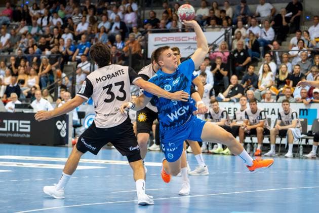 Handball I Men I Season 2025 2026 I Bundesliga I Matchday 3 I TVB Stuttgart Bergischer HC I 06 09 2025 Gianfranco Pribetic 9, TVB Stuttgart held on a throw by Eloy Morante Maldonado 33, Bergischer HC Stuttgart Porsche Arena Baden Württemberg Germany Copyright: xLobeca MaxxPetershansx