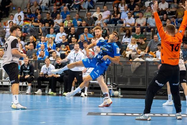 Handball I Men I Season 2025 2026 I Bundesliga I 3 Matchday I TVB Stuttgart Bergischer HC I 06 09 2025 Antonio Serradilla Cuenca 5, TVB Stuttgart im Wurf Stuttgart Porsche Arena Baden Württemberg Germany Copyright: xLobeca MaxxPetershansx