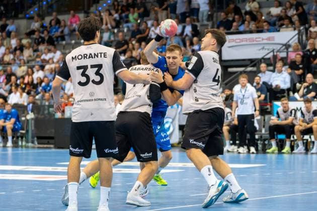 Handball I Men I Season 2025 2026 I Bundesliga I Matchday 3 I TVB Stuttgart Bergischer HC I 06 09 2025 Simone Mengon 15, TVB Stuttgart with ball, in defense v L Eloy Morante Maldonado 33, Bergischer HC , Gerdas Babarskas 14, Bergischer HC and Aron Seesing 49, Bergischer HC Stuttgart Porsche Arena Baden Württemberg Germany Copyright: xLobeca MaxxPetershansx