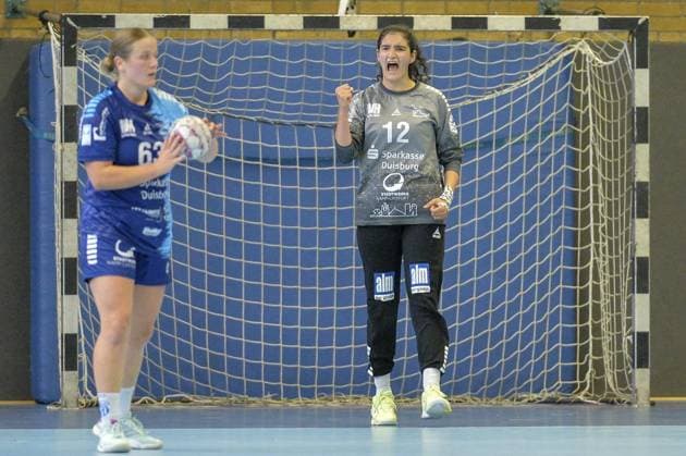 2 Handball Bundesliga TuS Lintfort Füchse Berlin FOR EDITORIAL PURPOSES ONLY p Senanur Gün, right, and Insa Weisz, left, will play on Saturday, 06 09 2025, during the match TuS Lintfort vs Füchse Berlin at the Sporthalle Eyller Straße in Kamp Lintfort TuS Lintfort, blue jerseys, plays against Füchse Berlin, pink jerseys, in the Womens 2 Handball Bundesliga, Season 2025 2026 Germany NRW Kamp Lintfort Copyright OleksandrxVoskresenskyi Copyright: OleksandrxVoskresenskyi doc82a23x5fukyp80gu6q9 ,EDITORIAL USE ONLY Copyright: OleksandrxVoskresenskyi