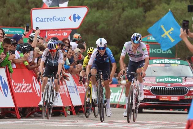 06-09-2025 Vuelta A Espana; Tappa 14 Aviles - La Farrapona; 2025, Israel - Premier Tech; 2025, Red Bull - Bora Hansgrohe; 2025, Q36.5; Riccitello, Matthew; Pellizzari, Giulio; Pidcock, Thomas; La Farrapona; 