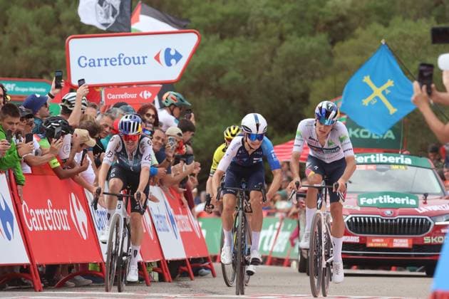 06-09-2025 Vuelta A Espana; Tappa 14 Aviles - La Farrapona; 2025, Israel - Premier Tech; 2025, Red Bull - Bora Hansgrohe; 2025, Q36.5; Riccitello, Matthew; Pellizzari, Giulio; Pidcock, Thomas; La Farrapona; 