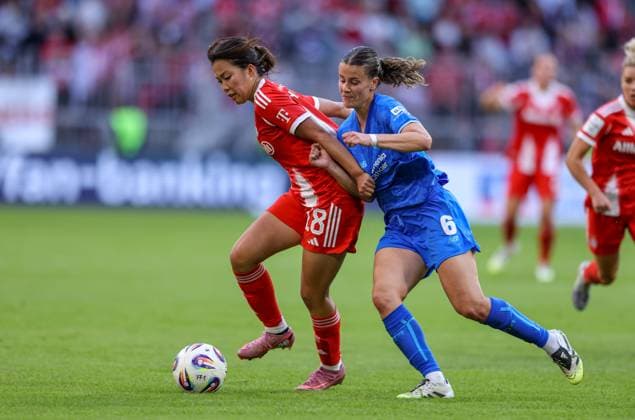 DEU, München, FC Bayern München vs Bayer Leverkusen, Google Pixel Frauen Bundesliga DFB, Saison 2526, Allianz Arena, 1 Spieltag, im Bild v l n r Momoko Tanikawa Bayern München 18 , Katharina PiljiÄ‡ Bayer Leverkusen 6 DFB DFL REGULATIONS PROHIBIT ANY USE OF PHOTOGRAPHS AS IMAGE SEQUENCES AND OR QUASI VIDEO, 06 09 2025, Copyright: HMBxMedia HendrikxHamelau