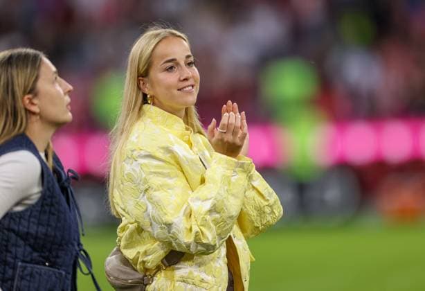 DEU, München, FC Bayern München vs Bayer Leverkusen, Google Pixel Frauen Bundesliga DFB, Saison 2526, Allianz Arena, 1 Spieltag, im Bild Giulia Gwinn Bayern München 7 DFB DFL REGULATIONS PROHIBIT ANY USE OF PHOTOGRAPHS AS IMAGE SEQUENCES AND OR QUASI VIDEO, 06 09 2025, Copyright: HMBxMedia HendrikxHamelau