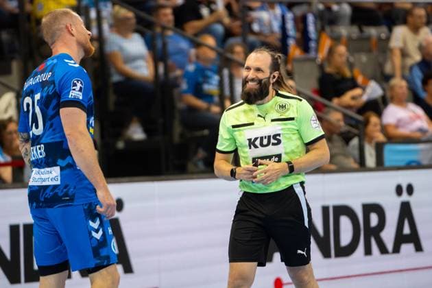 Handball I Men I Season 2025 2026 I Bundesliga I 3 Matchday I TVB Stuttgart Bergischer HC I 06 09 2025 Referee Marcus Hurst with Patrick Zieker 25, TVB Stuttgart Stuttgart Porsche Arena Baden Württemberg Germany Copyright: xLobeca MaxxPetershansx