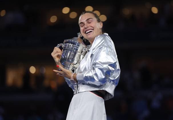 Aryna Sabalenka of Belarus celebrates with the trophy 2025 US Open, Day Fourteen, USTA Billie Jean King National Tennis Center, New York, USA - 06 Sept 2025New York USTA Billie Jean King National T New York (NY) United States of America  Copyright: xEllaxLing Shutterstockx 15467798i