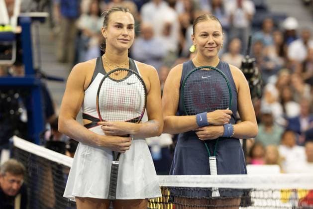 R L Amanda Anisimova USA and Aryna Sabalenka pose at the net before the start of the match, Womens Singles, Ladies Singles, Final, Final, US Open Championships 2025, USTA Billie Jean King National Tennis Center, Flushing Meadows, New York, USA R L Amanda Anisimova USA and Aryna Sabalenka pose at the net before the start of the match, Womens Singles, Ladies Singles, Final, Final, US Open Championships 2025, USTA Billie Jean King National Tennis Center, Flushing Meadows, New York, USA Copyright: xJuergenxHasenkopfx