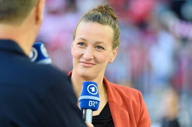 Munich, Germany, September 6th 2025: Almuth Schult as TV-pundit before the Google Pixel Frauen Bundesliga match between FC Bayern Munich and Bayer Leverkusen at Allianz Arena, Munich, Germany. (Sven Beyrich SPP) Copyright: xSvenxBeyrich SPPx spp-en-SvBe-SvBe-20250906-D4S_7962