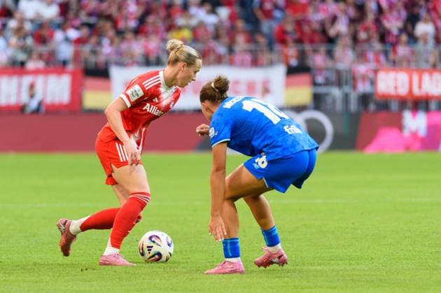 Munich, Germany, September 6th 2025: Franziska Kett (20 FC Bayern Munich) and Julia Mickenhagen (18 Bayer Leverkusen) during the Google Pixel Frauen Bundesliga match between FC Bayern Munich and Bayer Leverkusen at Allianz Arena, Munich, Germany. (Sven Beyrich SPP) Copyright: xSvenxBeyrich SPPx spp-en-SvBe-SvBe-20250906-D4S_8009