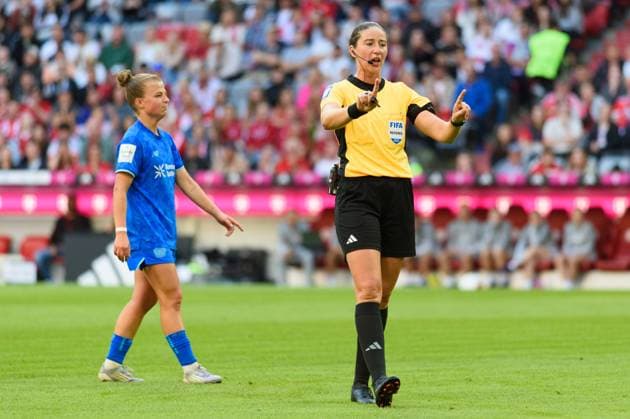 Munich, Germany, September 6th 2025: Referee Franziska Wildfeuer during the Google Pixel Frauen Bundesliga match between FC Bayern Munich and Bayer Leverkusen at Allianz Arena, Munich, Germany. (Sven Beyrich SPP) Copyright: xSvenxBeyrich SPPx spp-en-SvBe-SvBe-20250906-D4S_8061