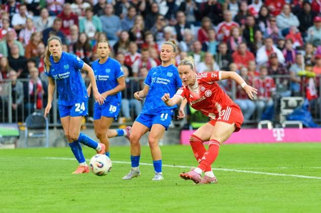 Munich, Germany, September 6th 2025: Franziska Kett (20 FC Bayern Munich) with a shot on goal during the Google Pixel Frauen Bundesliga match between FC Bayern Munich and Bayer Leverkusen at Allianz Arena, Munich, Germany. (Sven Beyrich SPP) Copyright: xSvenxBeyrich SPPx spp-en-SvBe-SvBe-20250906-D4S_8111