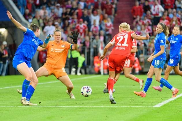 Munich, Germany, September 6th 2025: Pernille Harder (21 FC Bayern Munich) with a shot on goal from inside the box during the Google Pixel Frauen Bundesliga match between FC Bayern Munich and Bayer Leverkusen at Allianz Arena, Munich, Germany. (Sven Beyrich SPP) Copyright: xSvenxBeyrich SPPx spp-en-SvBe-SvBe-20250906-D4S_8191
