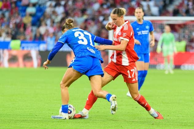 Munich, Germany, September 6th 2025: Klara Bühl Buehl (17 FC Bayern Munich) and Carlotta Wamser (37 Bayer Leverkusen) during the Google Pixel Frauen Bundesliga match between FC Bayern Munich and Bayer Leverkusen at Allianz Arena, Munich, Germany. (Sven Beyrich SPP) Copyright: xSvenxBeyrich SPPx spp-en-SvBe-SvBe-20250906-D4S_8216
