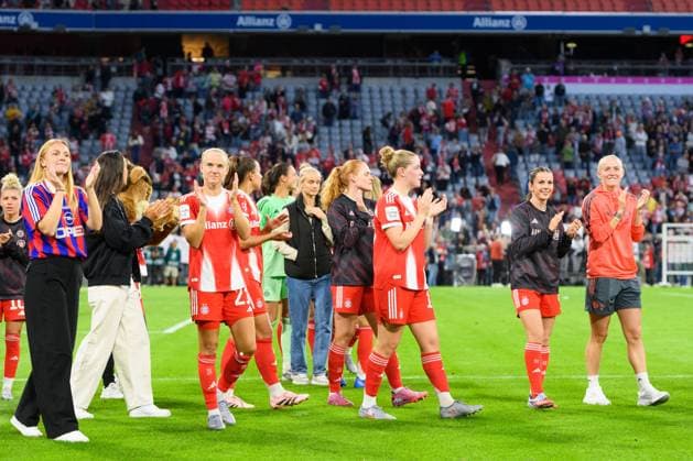 Munich, Germany, September 6th 2025: Players of FC Bayern Munich on their lap of honour after the Google Pixel Frauen Bundesliga match between FC Bayern Munich and Bayer Leverkusen at Allianz Arena, Munich, Germany. (Sven Beyrich SPP) Copyright: xSvenxBeyrich SPPx spp-en-SvBe-SvBe-20250906-ND5_2516