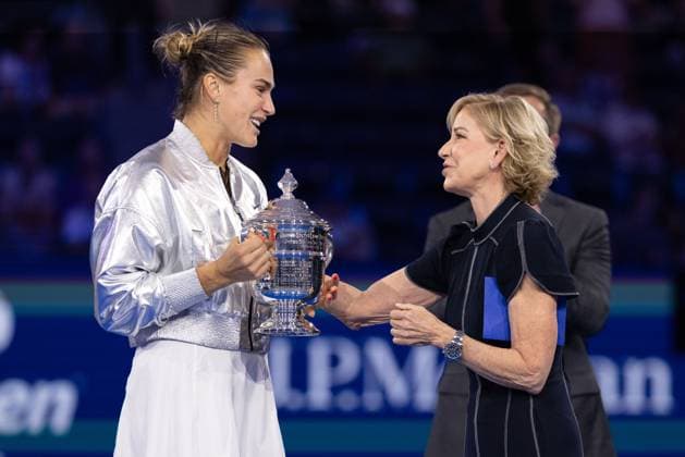Tennis legend Chris Evert presents Aryna Sabalenka with the trophy, trophy, womens singles, ladies singles, final, final, US Open Championships 2025, USTA Billie Jean King National Tennis Center, Flushing Meadows, New York, USA Copyright: xJuergenxHasenkopfx