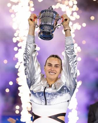 Aryna Sabalenka with the trophy, Trophy, Womens Singles, Ladies Singles, Award Ceremony, Presentation, US Open Championships 2025, USTA Billie Jean King National Tennis Center, Flushing Meadows, New York, USA Copyright: xJuergenxHasenkopfx