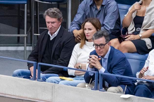 Retired NHL, Eishockey Herren, USA hockey player Wayne Gretzky and late night host Steven Colbert watch Aryna Sabalenka of Belarus play Amanda Anisimova in the first set of the Women s Finals of the US Open Tennis Championships in Arthur Ashe Stadium at the Billie Jean King National Tennis Center in New York City on Saturday, September 6, 2025.  NYP2025090622 COREYxSIPKIN