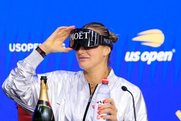 September 6, 2025, Flushing Meadows, New York, USA: Aryna Sabalenka arrives to her press conference, PK, Pressekonferenz with champagne and goggles after celebrating winning her match at the US Open WomenÃ¢â‚¬â ¢s Final match against Amanda Anisimova on Day 14 of the 2025 US Open at USTA Billie Jean King National Tennis Center on Saturday September 6, 2025 in the Flushing neighborhood of the Queens borough of New York City. JAVIER ROJAS PI Flushing Meadows USA - ZUMAp124 20250906_zaa_p124_043 Copyright: xJavierxRojasx