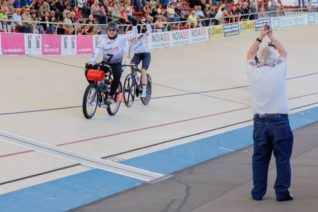 Lena Charlotte Reißner GER behind Marcel Möbus GER, pacemaker wins the final in the womens derny winner, first place, gold medal, gold medal, 06 09 2025, Erfurt Germany , track cycling, stayer and derny European Championships 2025 xprx