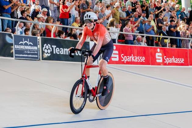 Viktor Filutas HUN wins the final race and becomes European Champion, first place, gold medal, gold medal, 06 09 2025, Erfurt Germany , Track Cycling, European Championships 2025, Standing and Derny xprx