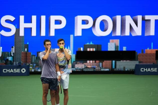 (250907) -- NEW YORK, Sept. 7, 2025 -- Marcel Granollers (R) Horacio Zeballos communicate during the men s doubles final match between Marcel Granollers of Spain Horacio Zeballos of Argentina and Joe Salisbury Neal Skupski of Britain at the 2025 US Open tennis championships in New York, the United States, Sept. 6, 2025. ) (SP)U.S.-NEW YORK-TENNIS-US OPEN-MEN S DOUBLES-FINAL WuxXiaoling 