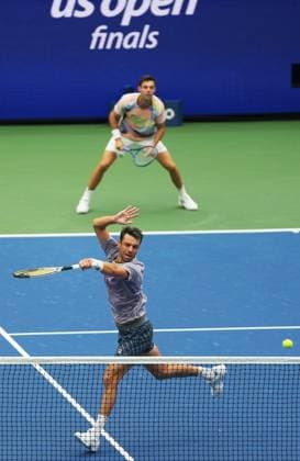 (250907) -- NEW YORK, Sept. 7, 2025 -- Marcel Granollers Horacio Zeballos (front) return a hit during the men s doubles final match between Marcel Granollers of Spain Horacio Zeballos of Argentina and Joe Salisbury Neal Skupski of Britain at the 2025 US Open tennis championships in New York, the United States, Sept. 6, 2025. ) (SP)U.S.-NEW YORK-TENNIS-US OPEN-MEN S DOUBLES-FINAL WuxXiaoling 