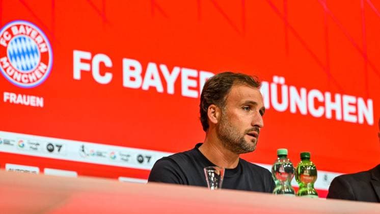 GER, FFBL, FC Bayern München vs Bayer 04 Leverkusen 06 09 2025, Allianz Arena, Munich, GER, FFBL, FC Bayern München vs Bayer 04 Leverkusen, in the picture Jose Barcala Bayern Muenchen , Press conference after the match nordphotoxGmbHx xHafner nph00200