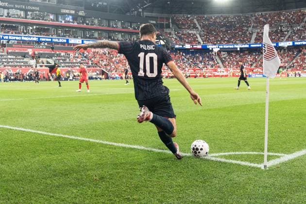 September 6, 2025, Bronx, New York, USA: Christian Pulisic (10) of USMNT kicks corner during International Friendly, Länderspiel, Nationalmannschaft match between USA and Korea at Sports Illustrated Stadium in Harrison, New Jersey on September 6, 2025. Korea won 2 - 0. Bronx USA - ZUMAr339 20250906_znp_r339_060 Copyright: xLevxRadinx