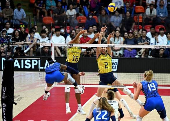 (250907) -- BANGKOK, Sept. 7, 2025 -- Myriam Fatime Sylla (front L) of Italy spikes the ball during the semifinal match between Italy and Brazil at the Volleyball Women s World Championship, WM, Weltmeisterschaft in Bangkok, Thailand, Sept. 6, 2025. ) (SP)THAILAND-BANGKOK-VOLLEYBALL-WOMEN S WORLD CHAMPIONSHIP-SEMIFINALS-ITALY VS BRAZIL HouxZhaokang 