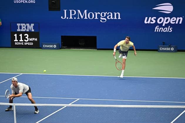 (250907) -- NEW YORK, Sept. 7, 2025 -- Joe Salisbury Neal Skupski (R) serve during the men s doubles final match between Marcel Granollers of Spain Horacio Zeballos of Argentina and Joe Salisbury Neal Skupski of Britain at the 2025 US Open tennis championships in New York, the United States, Sept. 6, 2025. ) (SP)U.S.-NEW YORK-TENNIS-US OPEN-MEN S DOUBLES-FINAL LixRui 