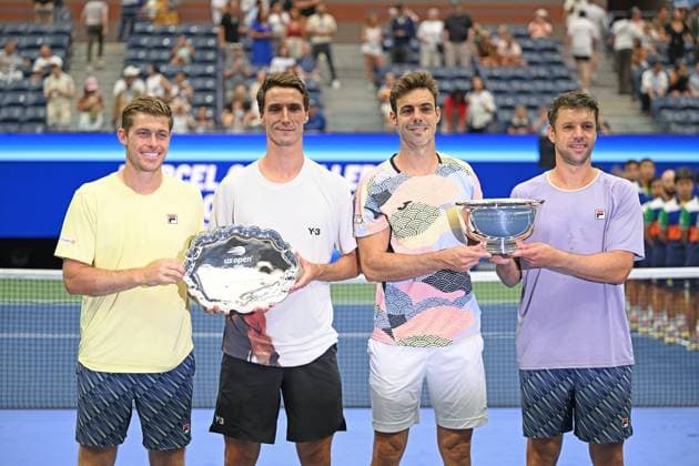 (250907) -- NEW YORK, Sept. 7, 2025 -- Marcel Granollers (2nd R) Horacio Zeballos (1st R) and Joe Salisbury (2nd L) Neal Skupski pose for photos during the awarding ceremony for the men s doubles final match between Marcel Granollers of Spain Horacio Zeballos of Argentina and Joe Salisbury Neal Skupski of Britain at the 2025 US Open tennis championships in New York, the United States, Sept. 6, 2025. ) (SP)U.S.-NEW YORK-TENNIS-US OPEN-MEN S DOUBLES-FINAL LixRui 