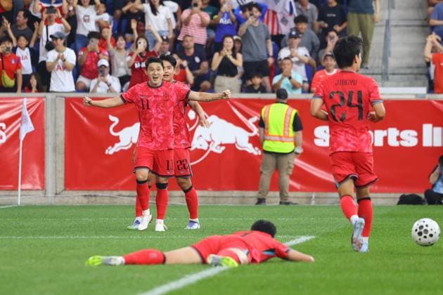 United States Vs. South Korea South Korea midfielder Lee Dong-Gyeong 11 celebrates after scoring a goal during action in the friendly soccer match against the United States at Sports Illustrated Stadium in Harrison, N.J., on September 6, 2025. Harrison N.J. United States  Copyright: xGordonxDonovanx originalFilename:donovan-usavssou250906_npfwg.jpg