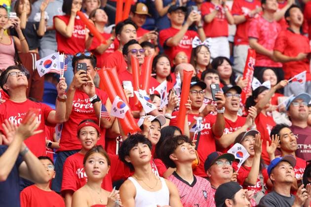 United States Vs. South Korea South Korea fans cheer during the friendly soccer match against the United States at Sports Illustrated Stadium in Harrison, N.J., on September 6, 2025. Harrison N.J. United States  Copyright: xGordonxDonovanx originalFilename:donovan-usavssou250906_npQM3.jpg