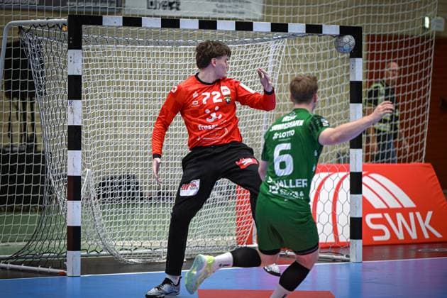 Germany Handball 2 Bundesliga 2025 26, 06 09 2025, 2 Matchday HSG Krefeld Niederrhein vs Die Eulen Ludwigshafen Sporthalle Glockenspitz Krefeld , Ball sticks in the corner Copyright: xMarkusxVerwimpx