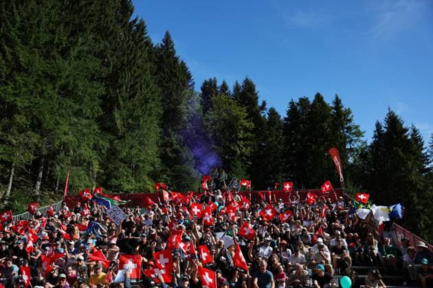 2025 UCI Mountain Bike World Championships Picture by Alex Whitehead SWpix.com - 07 09 2025 - Cycling - 2025 UCI Mountain Bike World Championships - Downhill - ChampÃ ry, Valais, Switzerland - Women Elite Final - Swiss Fans in the crowd Copyright: x xSWpix.comx(t axPhotographyxHubxLtd)xAlexxWhitehead SWpix.comx SWP-3030-2414