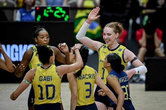 Japan v Brazil - FIVB Women’s World Volleyball Championship BANGKOK, THAILAND - SEPTEMBER 7: Players of Brazil celebrate after a point during the FIVB Women s Volleyball World Championship, WM, Weltmeisterschaft bronze medal match between Japan and Brazil at the Huamark Indoor Stadium in Bangkok, Thailand on September 7, 2025. Mustafa Hatipoglu Anadolu Bangkok Thailand. Editorial use only. Please get in touch for any other usage.  Copyright: x2025xAnadoluxMustafaxHatipoglux