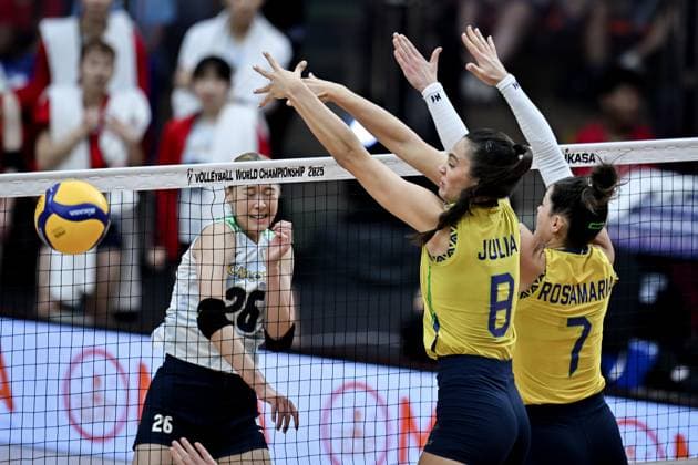 Japan v Brazil - FIVB Women’s World Volleyball Championship BANGKOK, THAILAND - SEPTEMBER 7: Players of Brazil compete during the FIVB Women s Volleyball World Championship, WM, Weltmeisterschaft bronze medal match between Japan and Brazil at the Huamark Indoor Stadium in Bangkok, Thailand on September 7, 2025. Mustafa Hatipoglu Anadolu Bangkok Thailand. Editorial use only. Please get in touch for any other usage.  Copyright: x2025xAnadoluxMustafaxHatipoglux