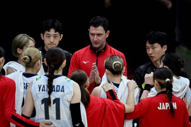 Japan v Brazil - FIVB Women’s World Volleyball Championship BANGKOK, THAILAND - SEPTEMBER 7: Ferhat Akbas head coach of Japan is seen during the FIVB Women s Volleyball World Championship, WM, Weltmeisterschaft bronze medal match between Japan and Brazil at the Huamark Indoor Stadium in Bangkok, Thailand on September 7, 2025. Mustafa Hatipoglu Anadolu Bangkok Thailand. Editorial use only. Please get in touch for any other usage.  Copyright: x2025xAnadoluxMustafaxHatipoglux