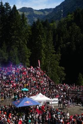 2025 UCI Mountain Bike World Championships Picture by Thomas Maheux SWpix.com - 07 09 2025 - Cycling - 2025 UCI Mountain Bike World Championships - Downhill - ChampÃ ry, Valais, Switzerland - Women Elite Final - A general view (GV) of the finish area Copyright: x xSWpix.comx(t axPhotographyxHubxLtd)xThomasxMaheux SWpix.comx SWP-3030-2539