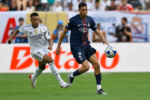 East Rutherford, Metlife Stadium, 09 07 25, USA, Men, FIFA Club World Cup 2025, Semifinal Paris Saint Germain Real Madrid CF Picture from left in duel Kylian MBAPPE Real Madrid and Achraf HAKIMI Paris FIFA regulations prohibit any use of photographs as image sequences and or quasi video New Jersey United States