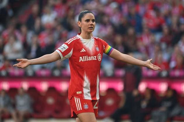Football, Women, Sarah Zadrazil voted Footballer of the Year 2025 in Austria - Stock photos