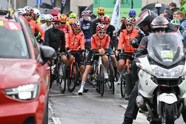 2025 Lloyds Tour of Britain Picture by Bruce Rollinson SWpix.com - 07 09 2025 - Cycling - 2025 Lloyds Tour of Britain - Stage 6: Newport to Cardiff - eutralised roll out - Geraint Thomas (INEOS Grenadiers) starts his last stage as a professional cyclist Copyright: x xSWpix.comx(t axPhotographyxHubxLtd)xBrucexRollinson SWpix.comx SWP-3069-2607