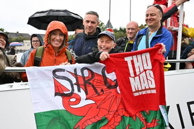 2025 Lloyds Tour of Britain Picture by Bruce Rollinson SWpix.com - 07 09 2025 - Cycling - 2025 Lloyds Tour of Britain - Stage 6: Newport to Cardiff - Geraint Thomas (INEOS Grenadiers) Fans at the start of Stage 6 Copyright: x xSWpix.comx(t axPhotographyxHubxLtd)xBrucexRollinson SWpix.comx SWP-3069-2609